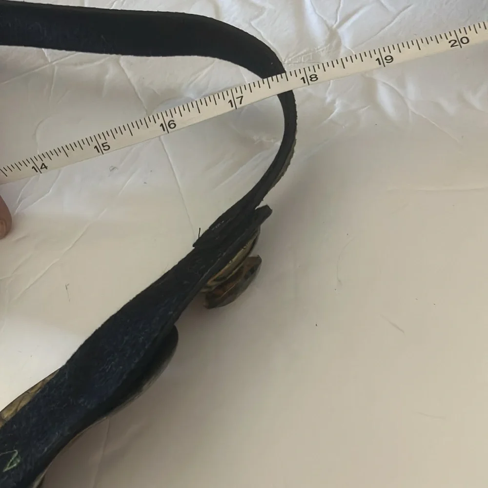 FINAL MARKDOWN Hammered look ladies belt